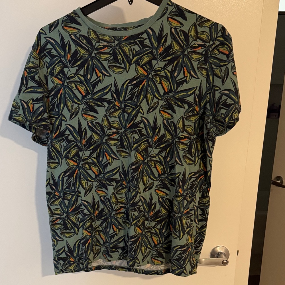 Goodfellow & Co Green Leaf Pattern Crewneck Tee